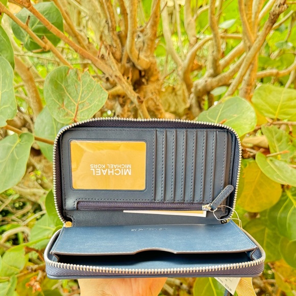 Michael Kors Jet Set Travel Multifunction Phone Wallet Light Denim - Picture 4 of 12